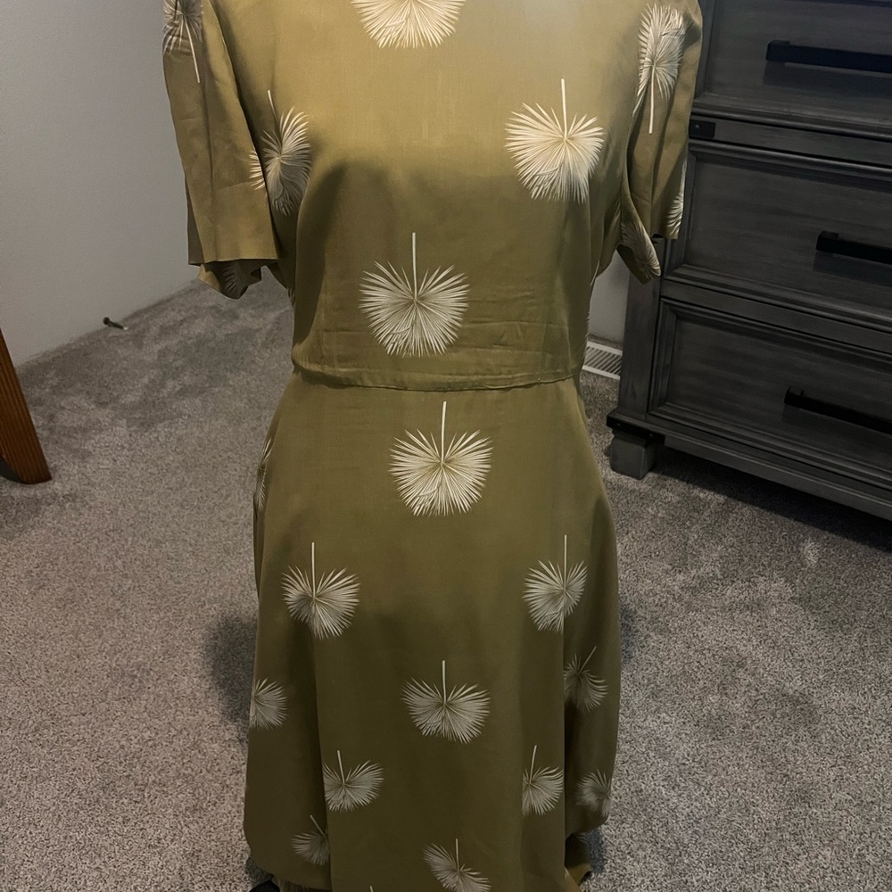 Bohme Elegant Olive Green Dress with Leaf Pattern Size: Large